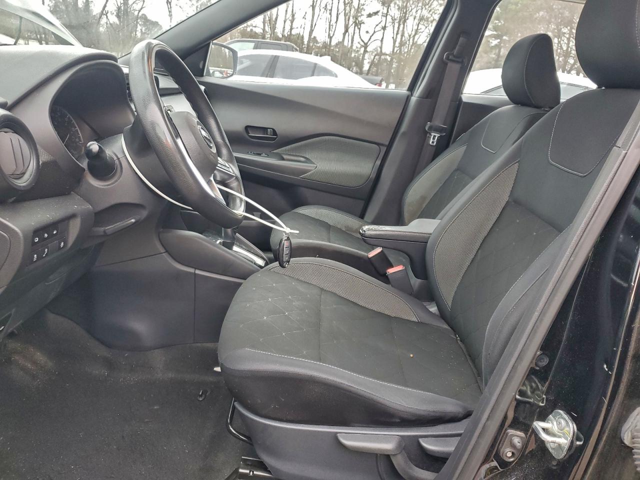 Nissan Kicks S Image 3