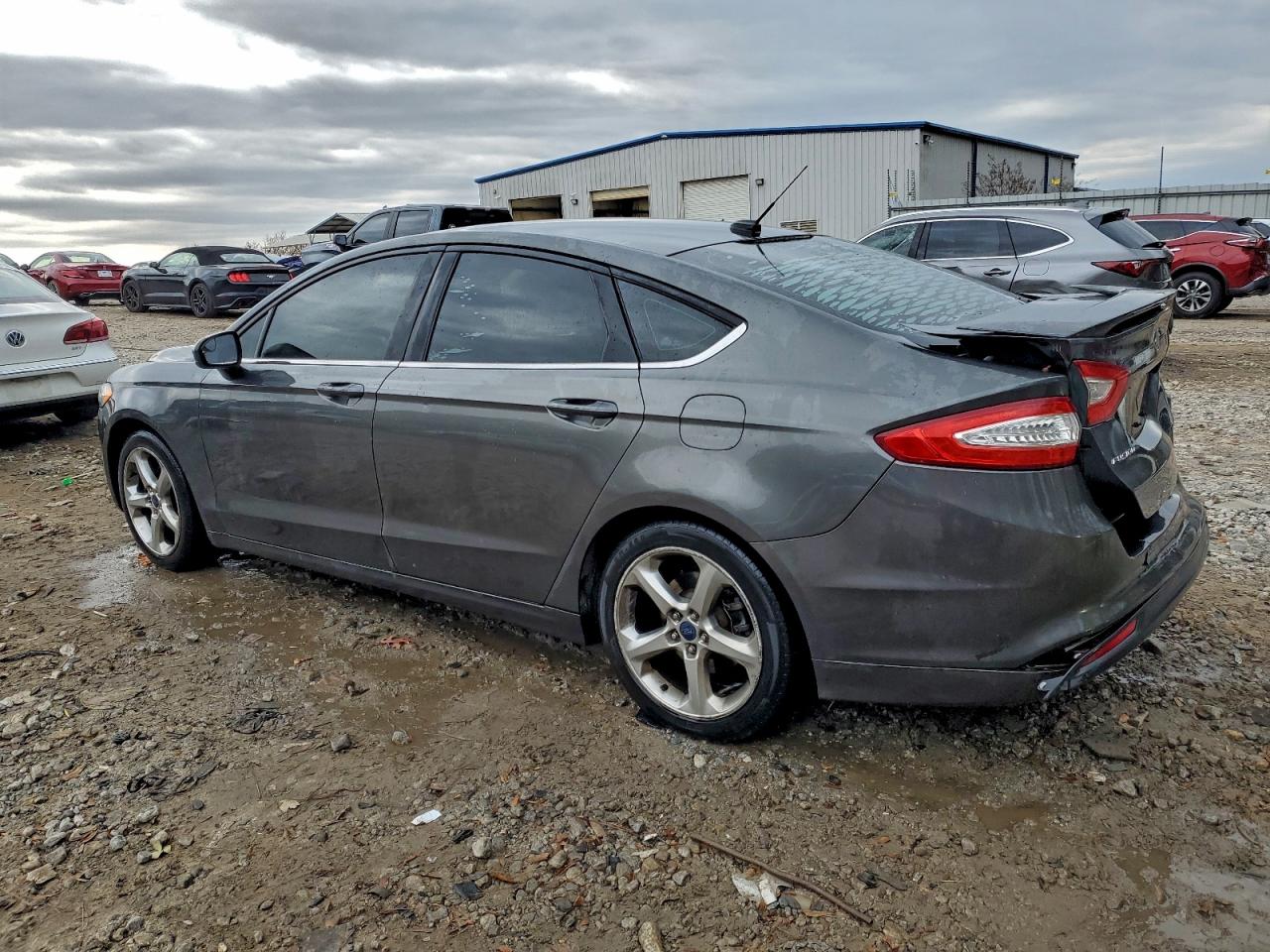 Ford Fusion S Image 4