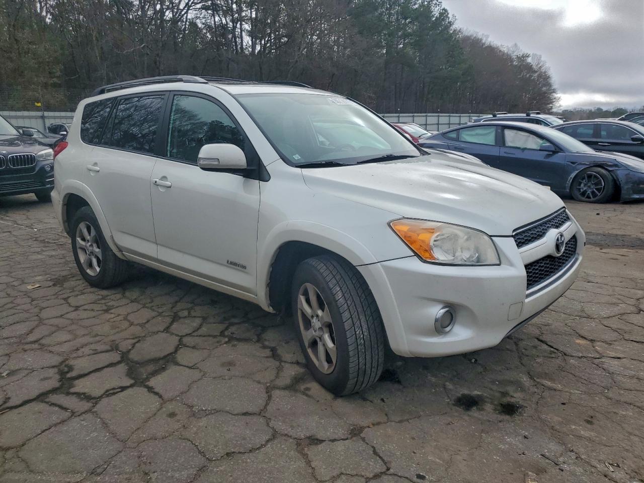Toyota RAV4 Limited Image 5