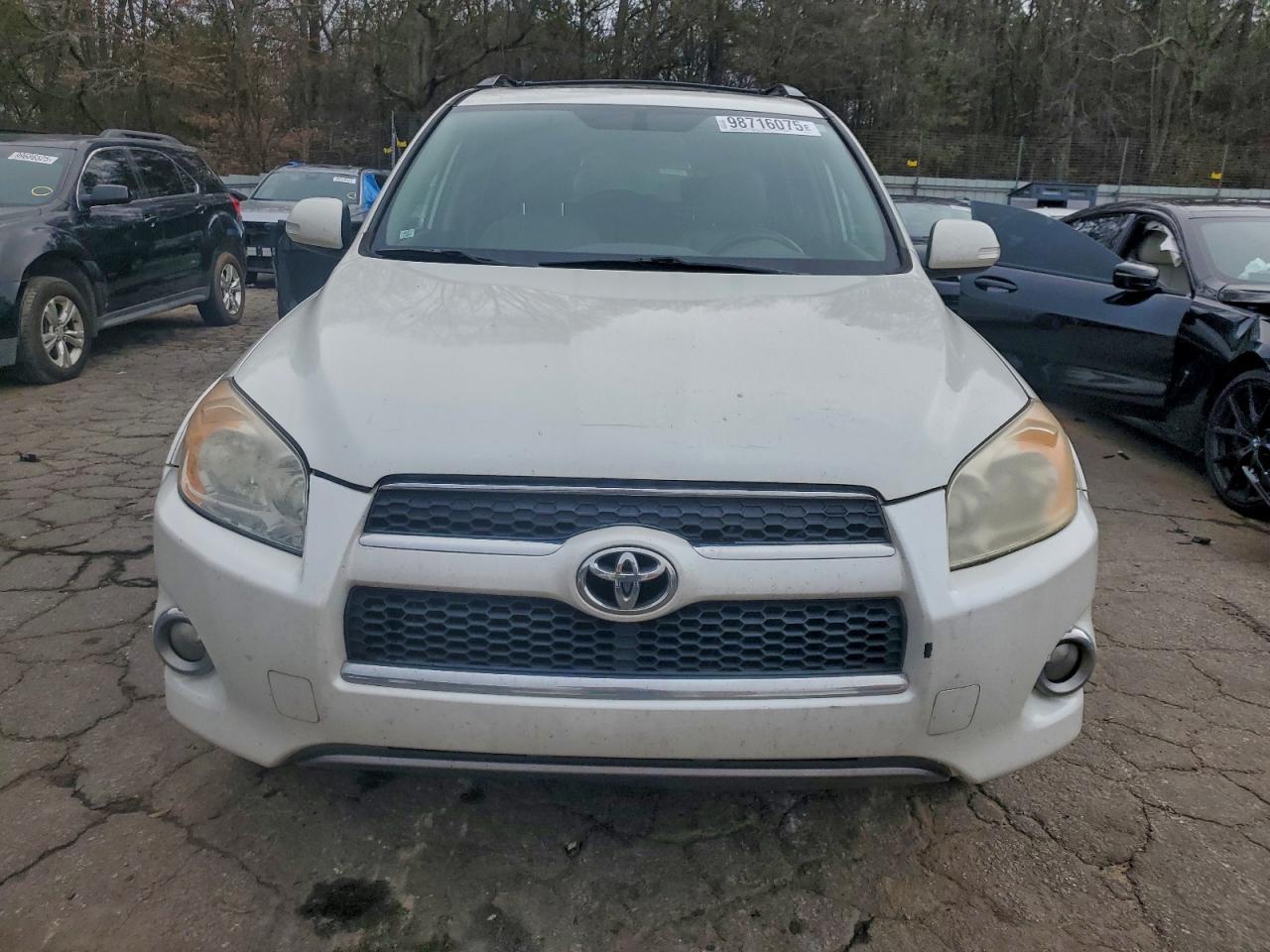 Toyota RAV4 Limited Image 8