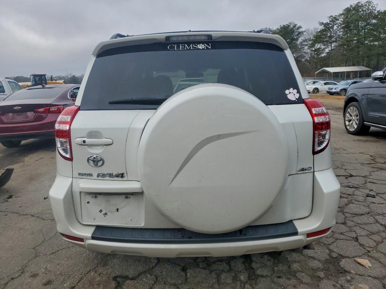 Toyota RAV4 Limited Image 12