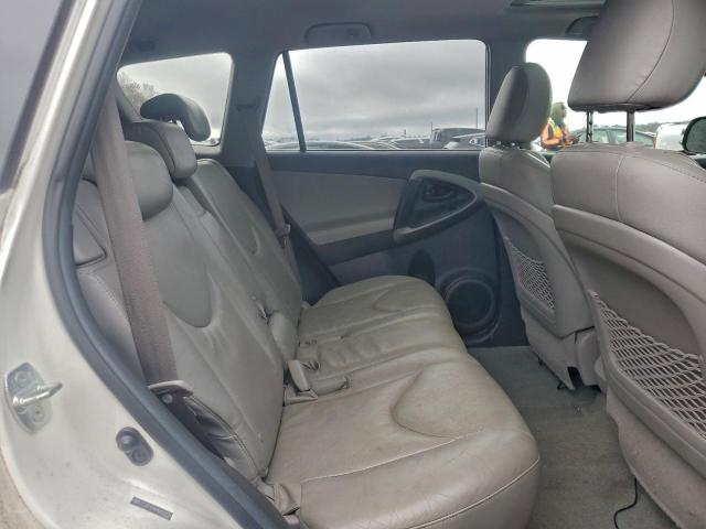 Toyota RAV4 Limited Image 3