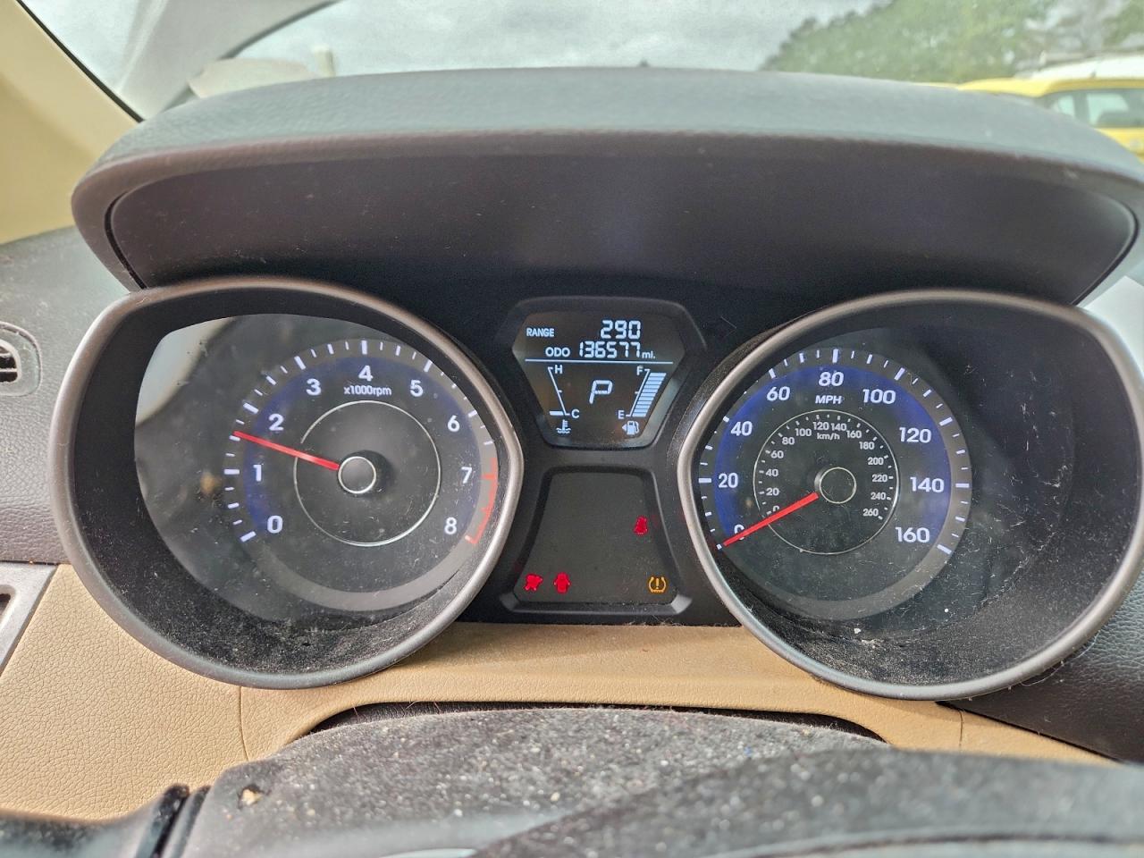 Hyundai ELANTRA Gls Image 12