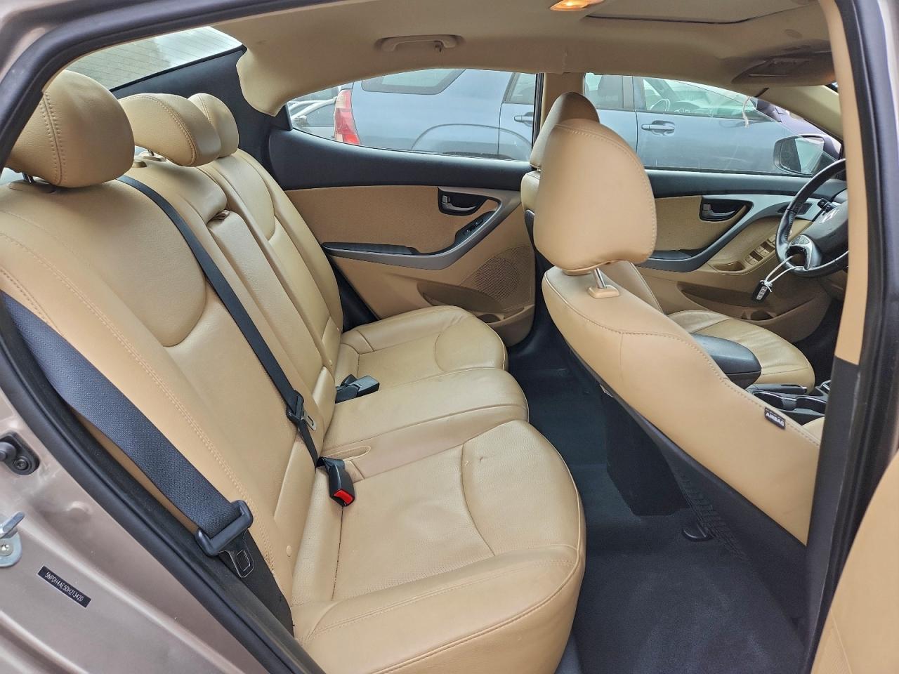 Hyundai ELANTRA Gls Image 9