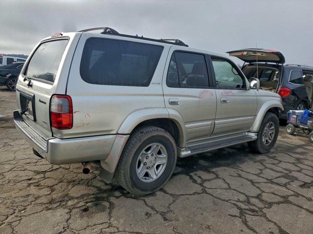 Toyota 4Runner Limited Image 6