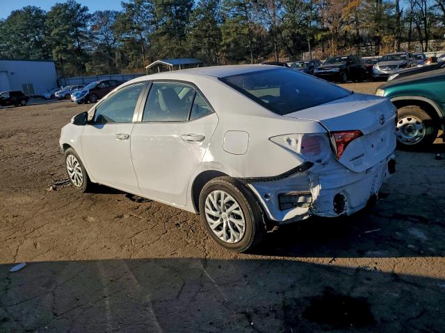 Toyota Corolla L Image 2