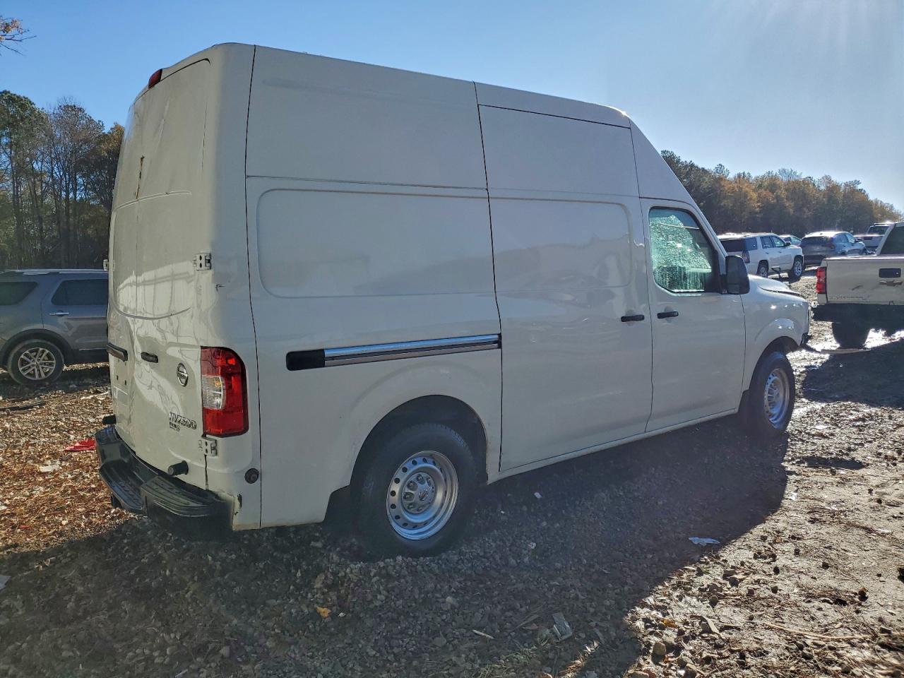 Nissan Nv 2500 S Image 8