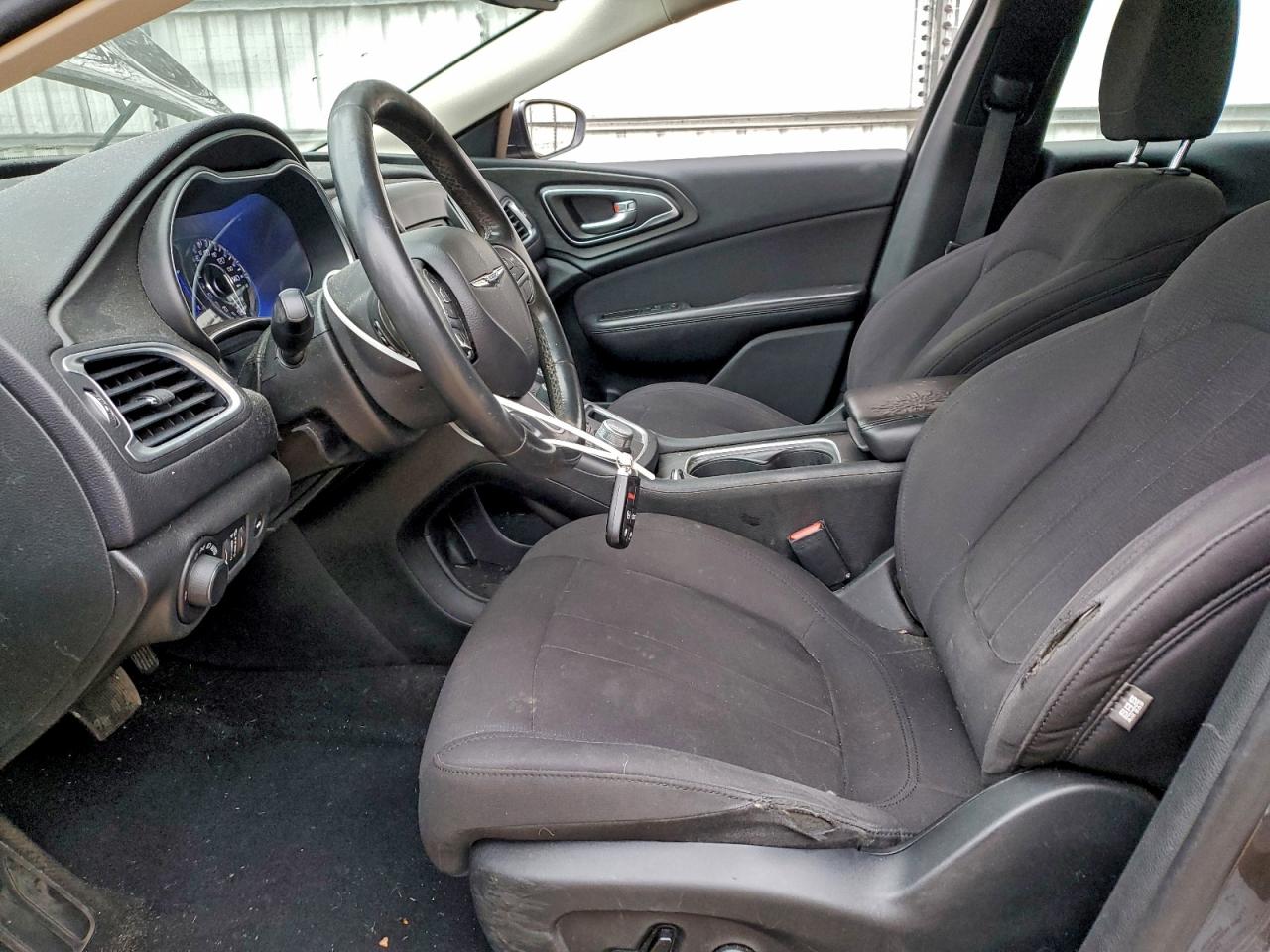 Chrysler 200 Limited Image 4