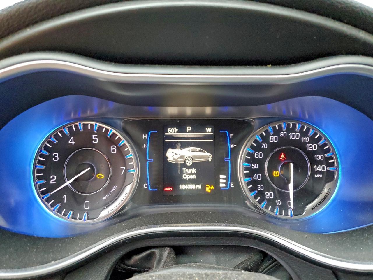 Chrysler 200 Limited Image 6