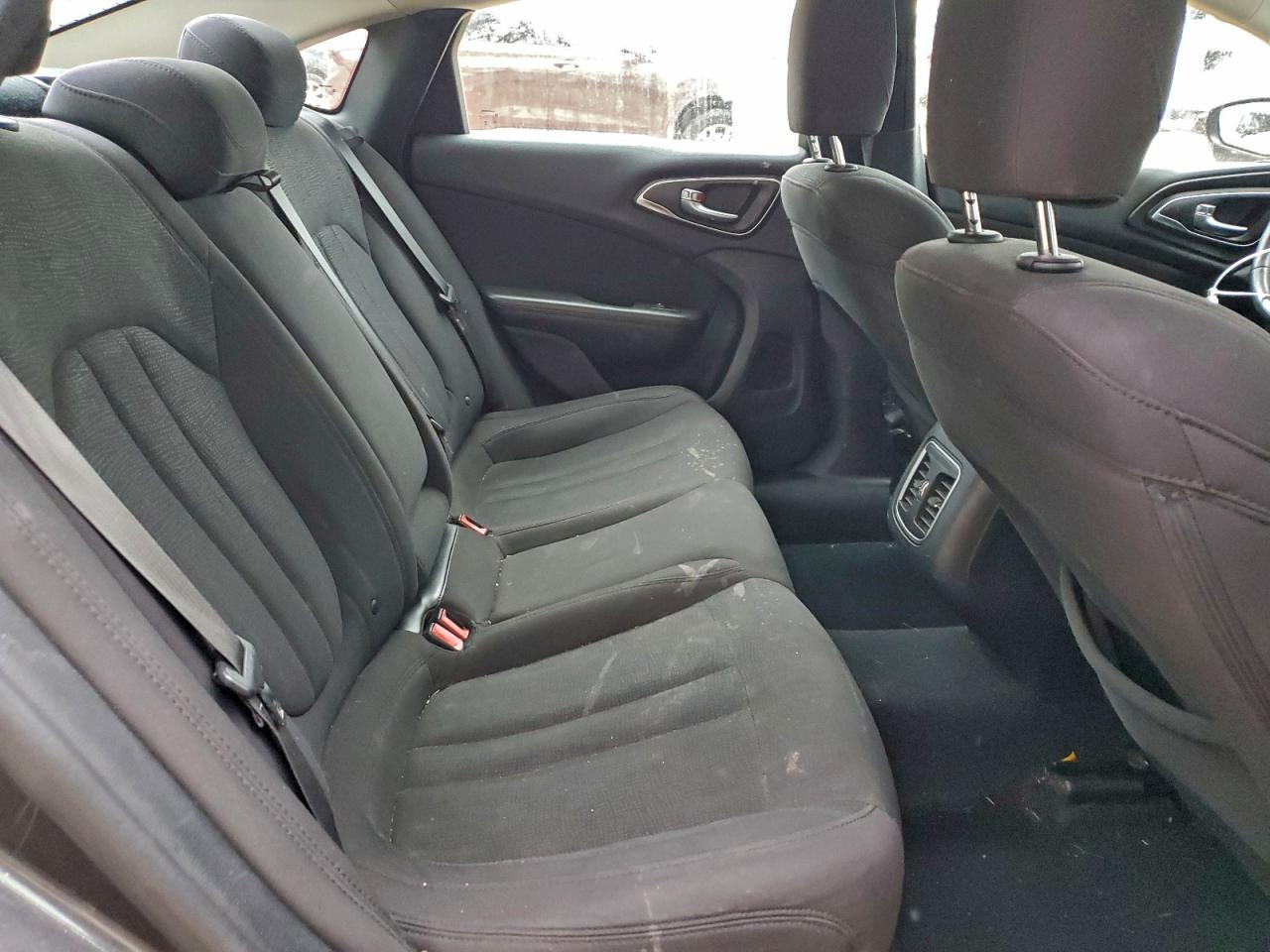 Chrysler 200 Limited Image 11