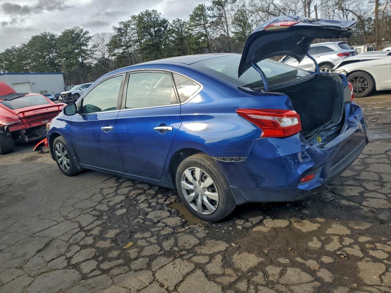 Nissan Sentra S Image 2